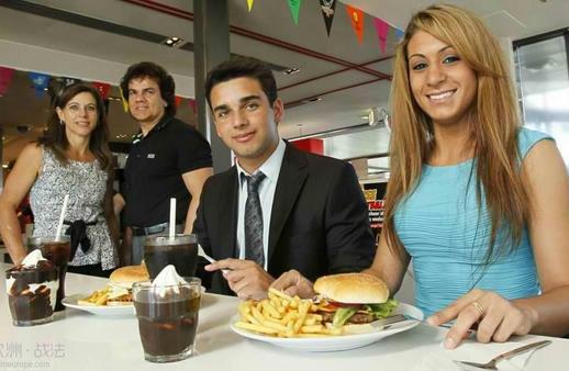 法国麦当劳将为顾客提供刀叉餐具吃汉堡